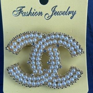 Cc brooch beautiful classy